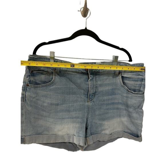 Time and Tru Size 18 Mid Rise Denim Shorts - Picture 3 of 8